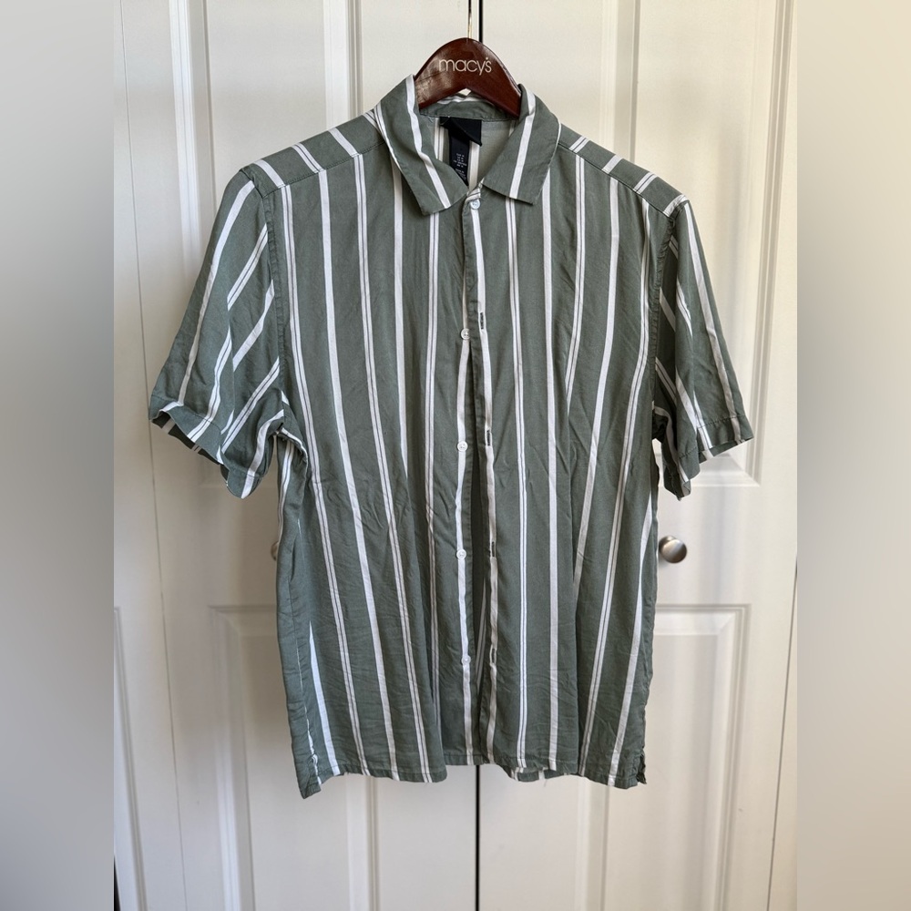 H&M Regular Fit Sage Green Short Sleeve Collared Shirt (Size M)